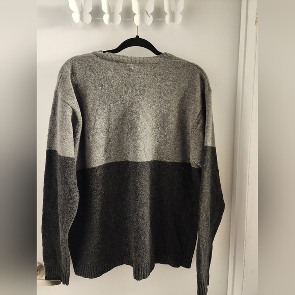 🔴 🔚🔜SALE Lambswool Eddie Bauer Color Block V- Neck Sweater . - Picture 7 of 7